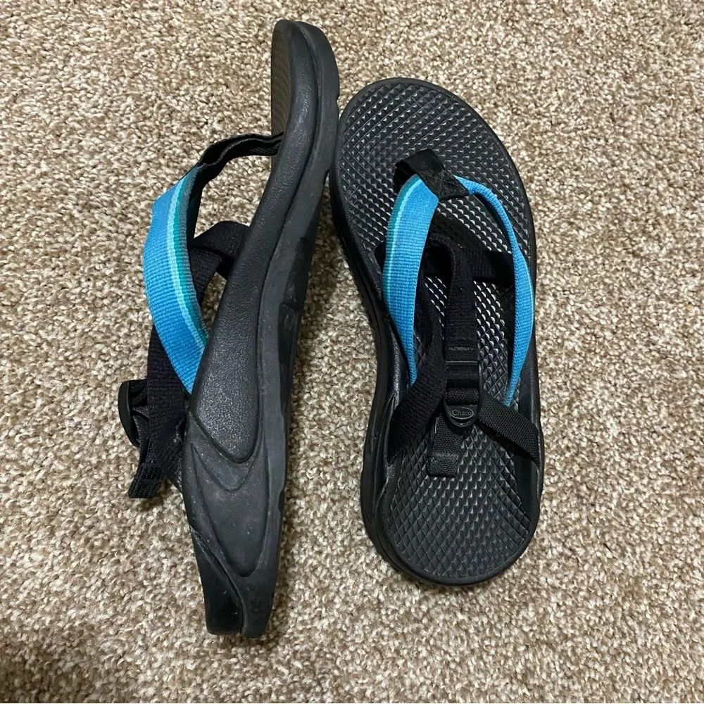 Chacos Women's Blue and Black Slide On Adventure Sandals size 6